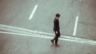 指示を受けて働く労働者