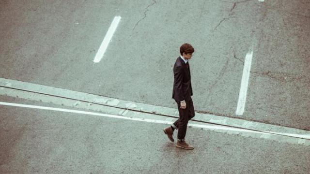 指示を受けて働く労働者